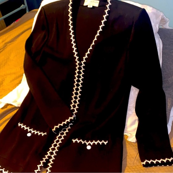 ST. JOHN Knit Jacket/Blazer Black & Ivory zig zag lining. Sz Medium. VGUC! - Picture 4 of 4